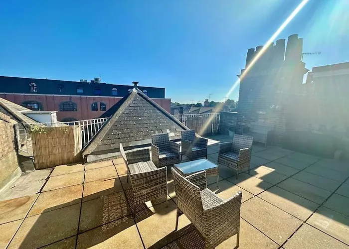Roof Terrace Two Bedroom - Walk To Beach