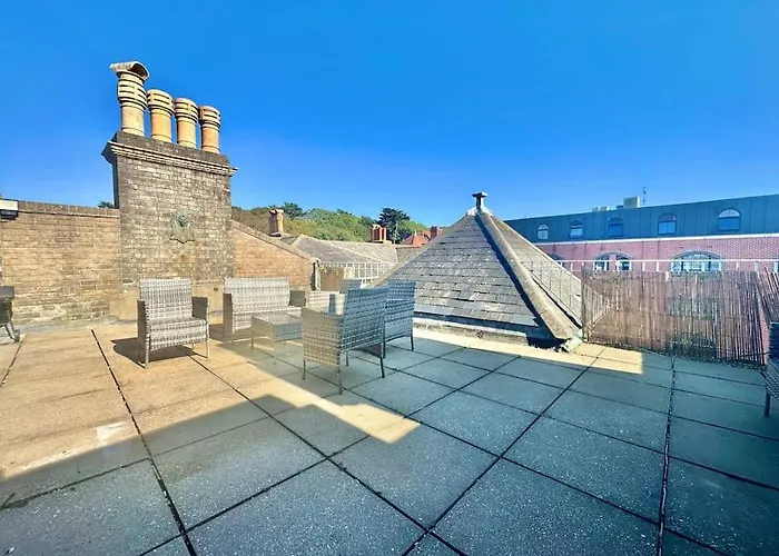 Roof Terrace Two Bedroom - Walk To Beach